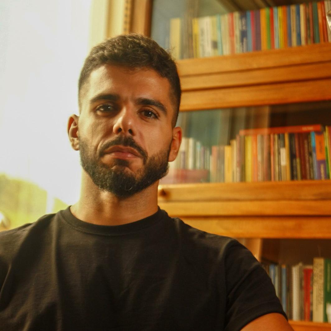 Dr. Pablo Grillo em seu consultório